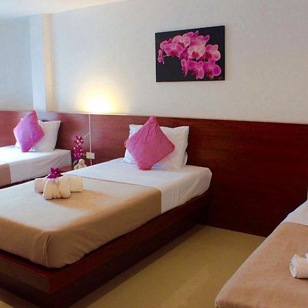 Phuthara Hostel Phuket Kültér fotó