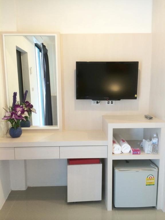 Phuthara Hostel Phuket Szoba fotó
