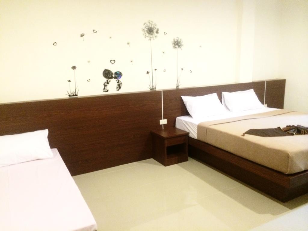 Phuthara Hostel Phuket Szoba fotó