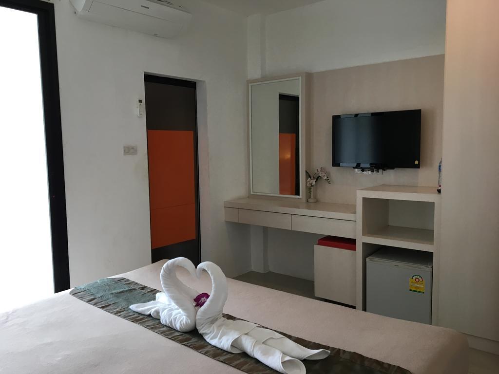 Phuthara Hostel Phuket Kültér fotó