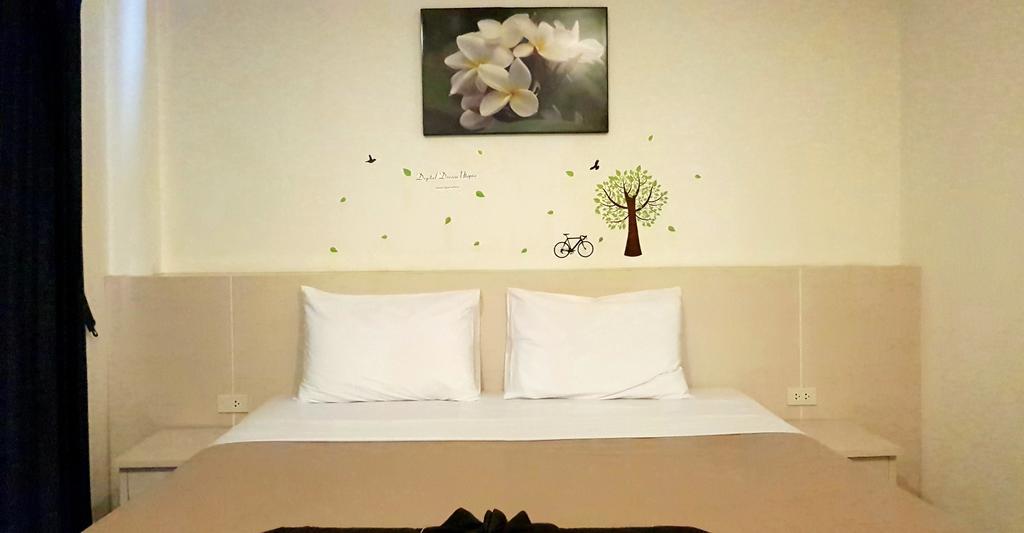 Phuthara Hostel Phuket Kültér fotó