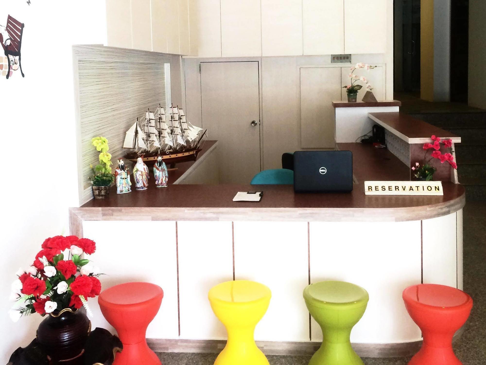 Phuthara Hostel Phuket Kültér fotó