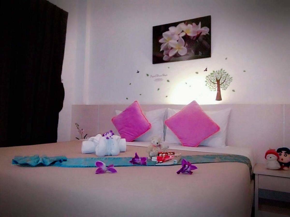 Phuthara Hostel Phuket Kültér fotó