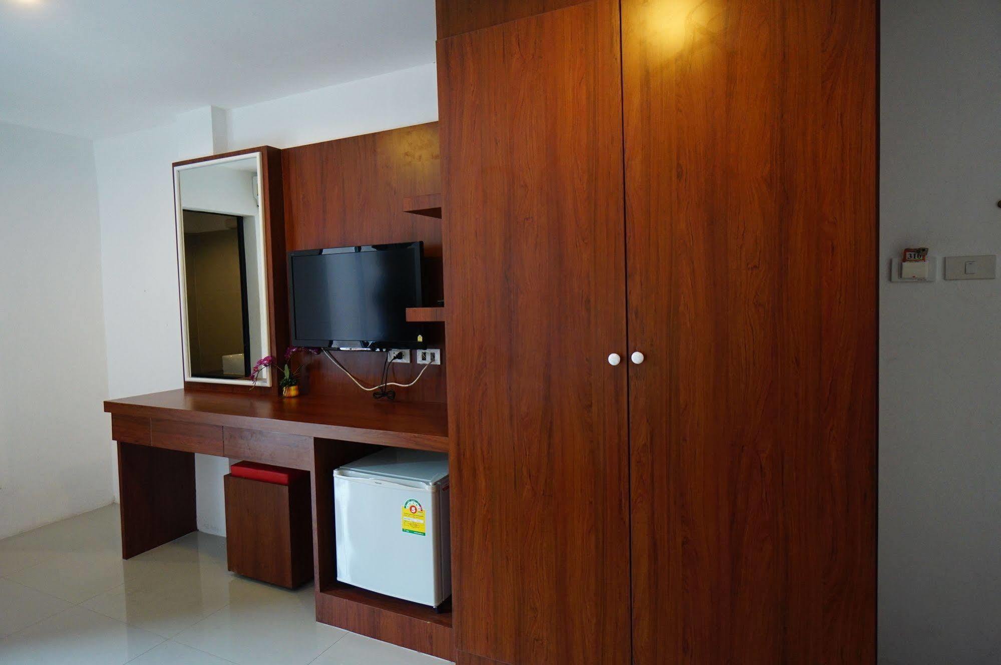 Phuthara Hostel Phuket Kültér fotó
