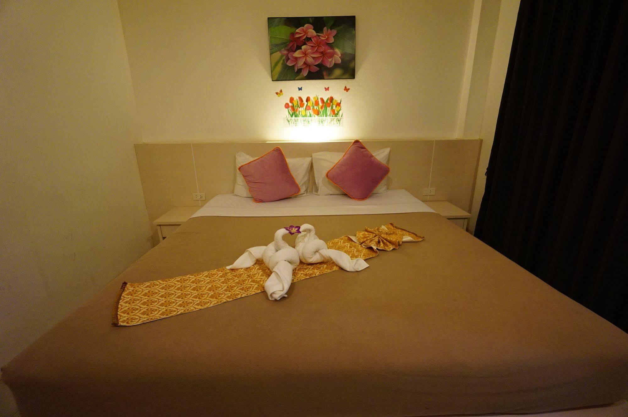 Phuthara Hostel Phuket Kültér fotó