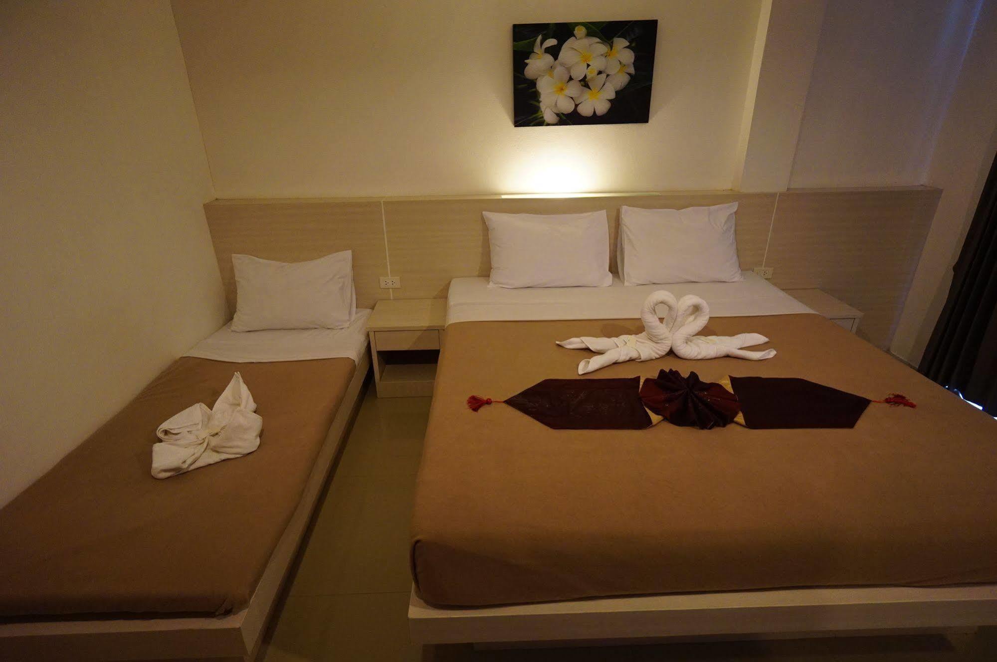 Phuthara Hostel Phuket Kültér fotó