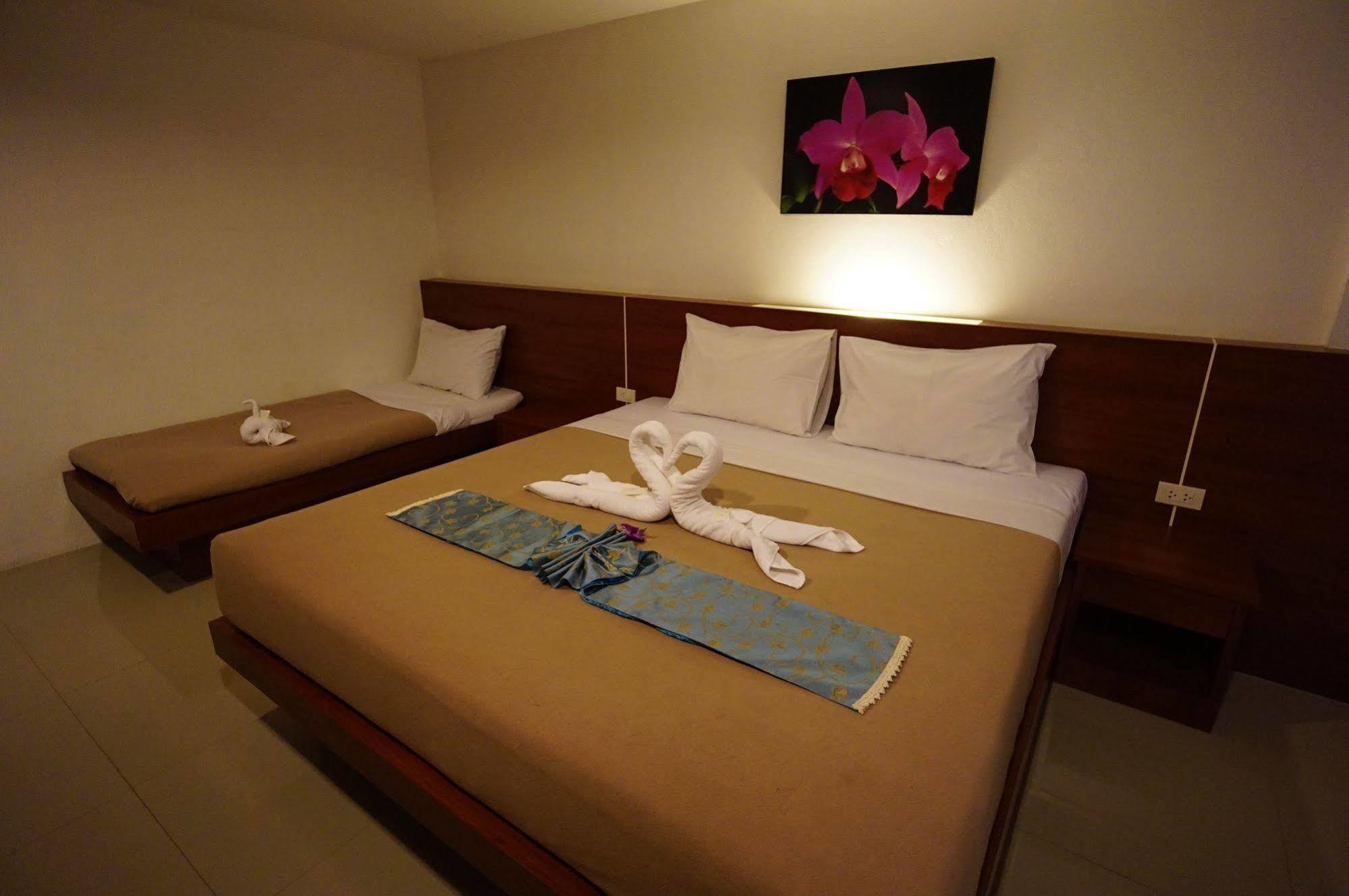 Phuthara Hostel Phuket Kültér fotó