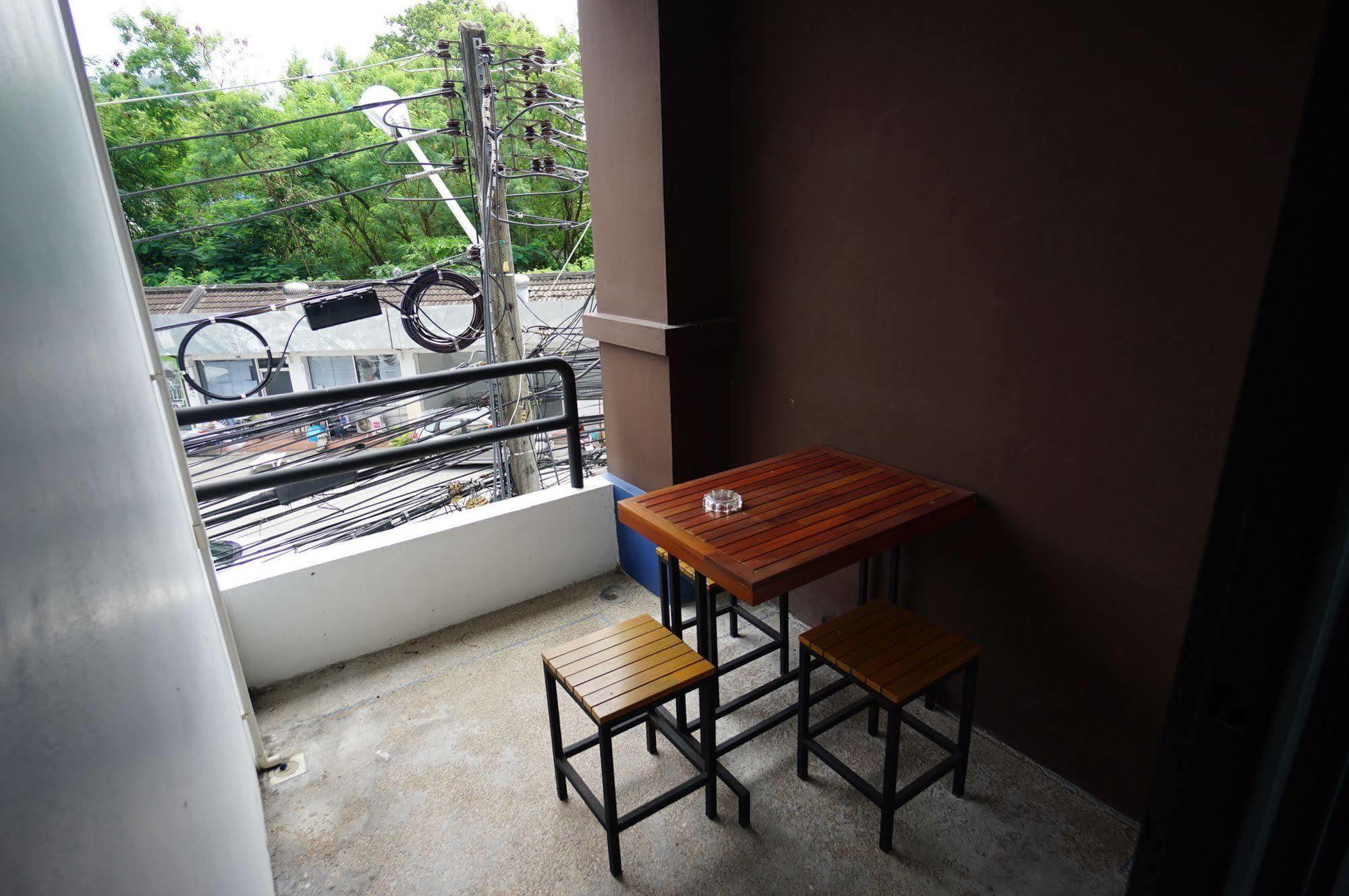 Phuthara Hostel Phuket Kültér fotó