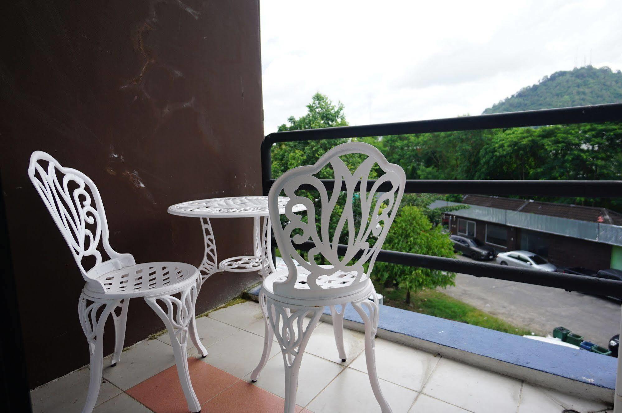 Phuthara Hostel Phuket Kültér fotó